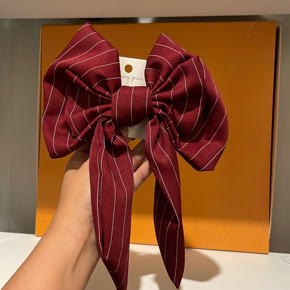 Red hair bow